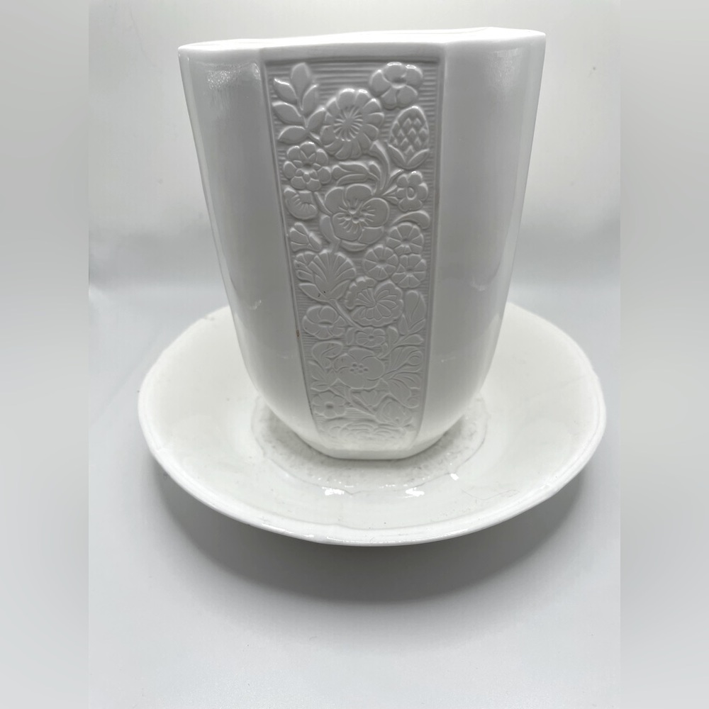 Villeroy & Boch Amabile Embossed Floral Vase And Plate
